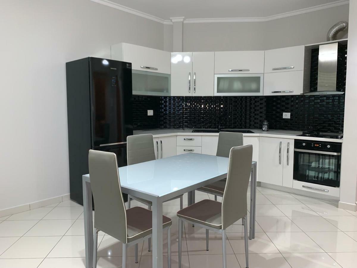 Pearl Seaview Apartment Вльора Екстер'єр фото